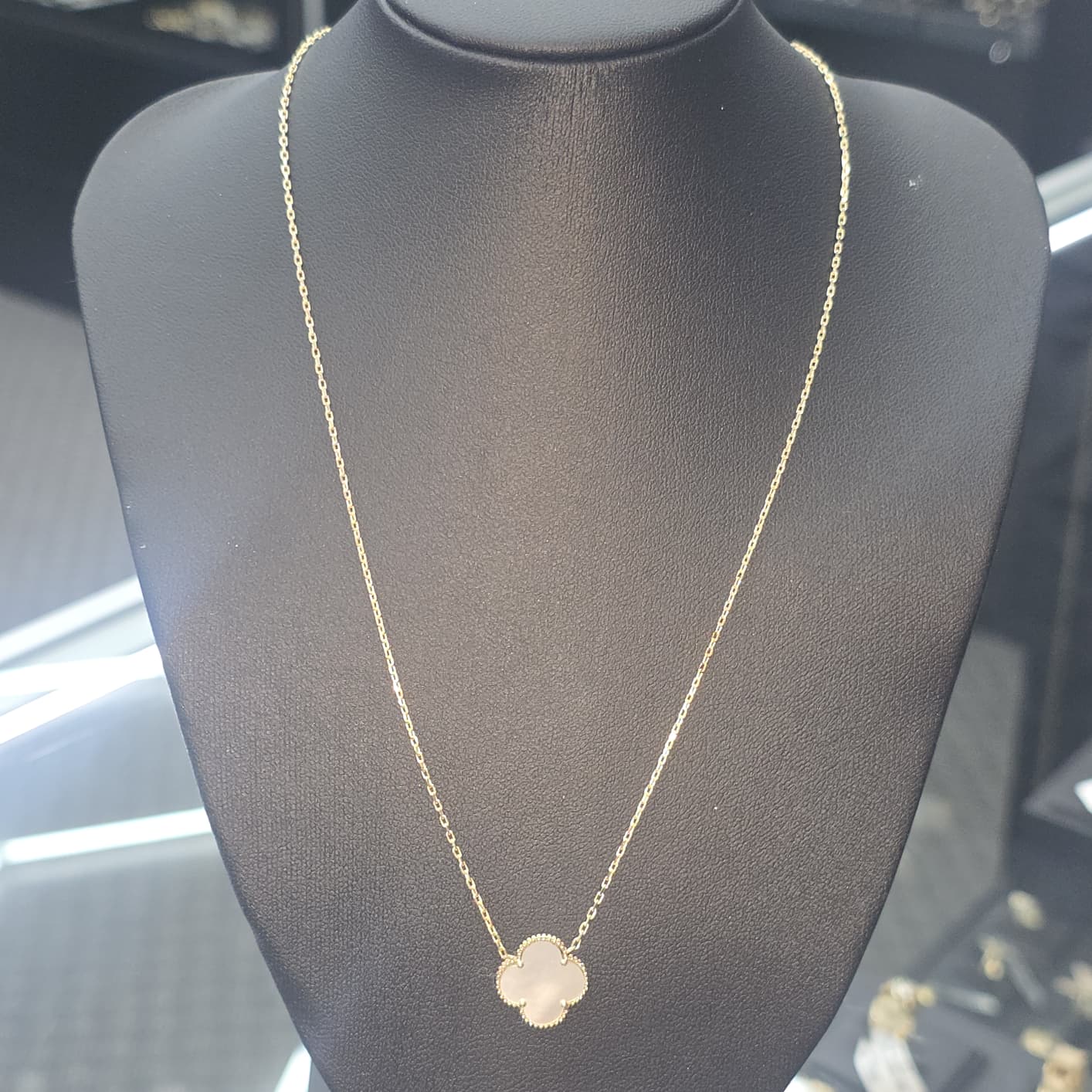 CLOVER NECKLACE 10K
