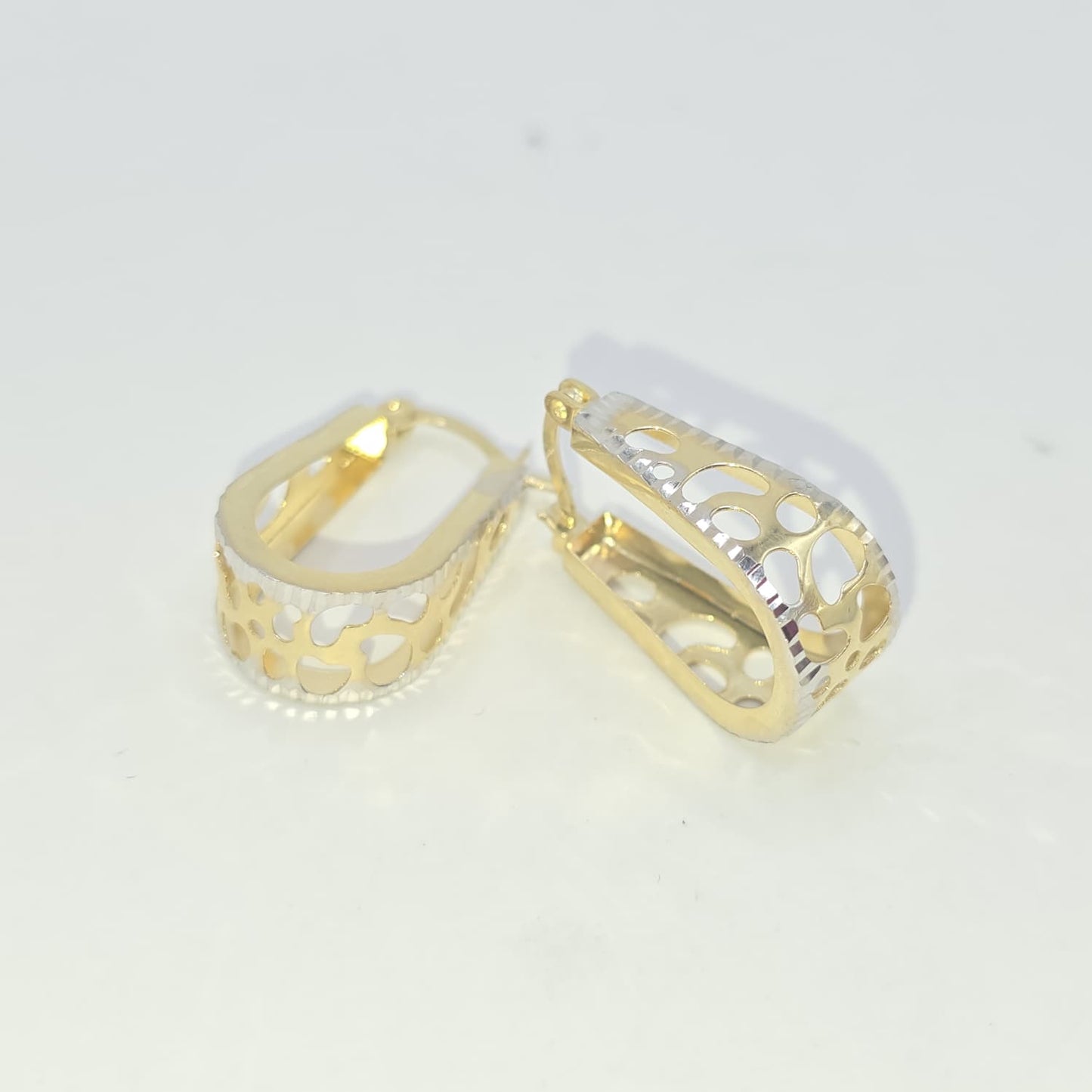 HUGGIES EARRING 10K
