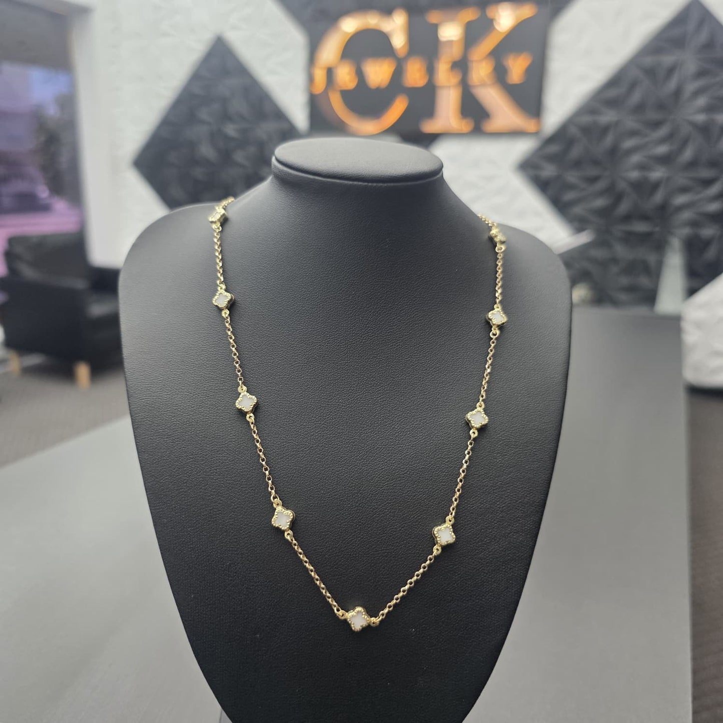 WHITE CLOVER NECKACES 10K