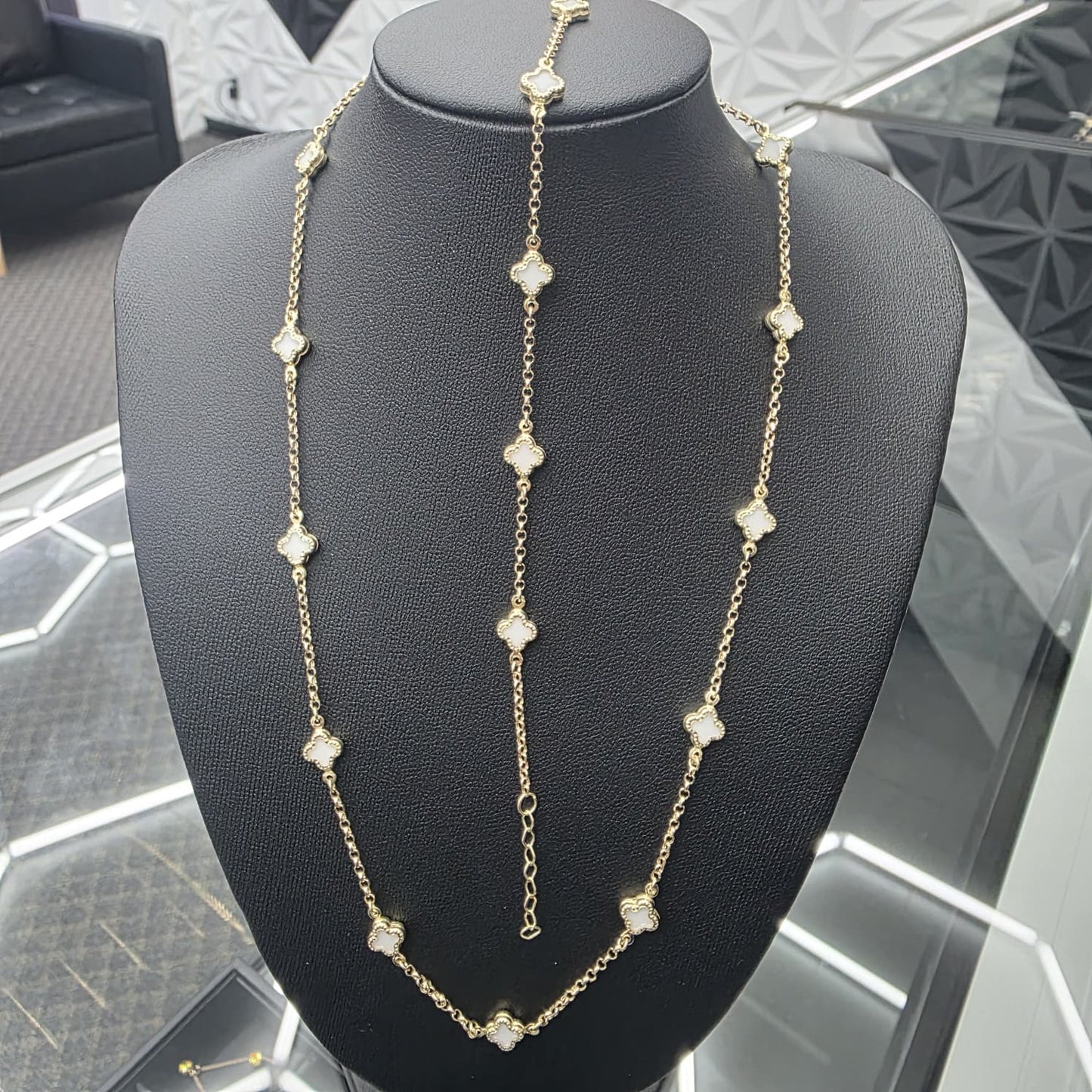 WHITE CLOVER NECKACES 10K