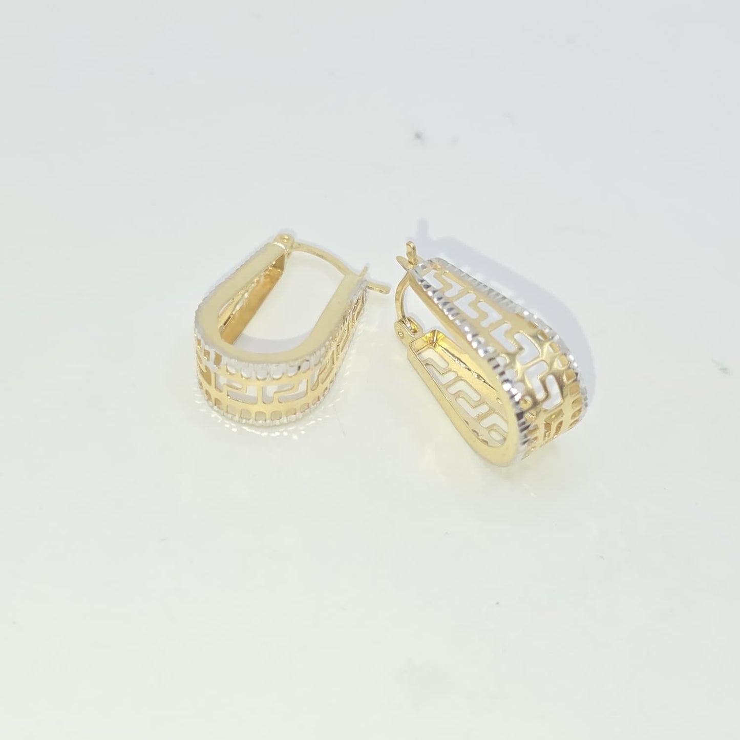 HUGGIES EARRING 10K