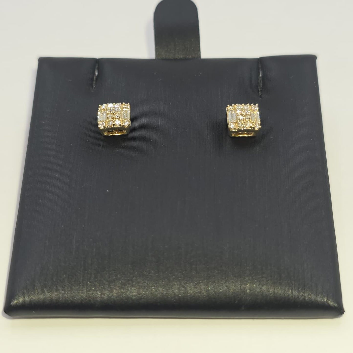 DIAMOND EARRING 10K